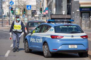 La bimba telefona ai poliziotti: "Grazie per il vostro lavoro, vi voglio bene"