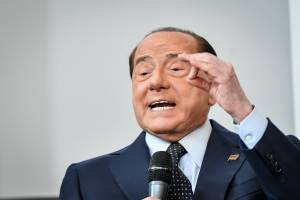 Berlusconi: "Ora 500 miliardi". E chiede unità al centrodestra