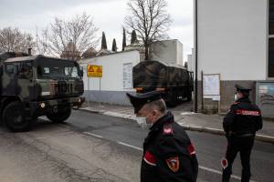 Le bare scortate alla cremazione. Ma c'è chi fa pagare troppo