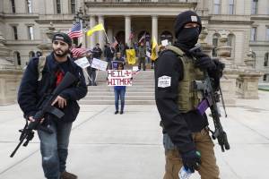 Michigan, manifestanti armati chiedono la riapertura dello stato