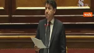 Coronavirus, bagarre in Senato mentre Conte parla: fischi del centrodestra