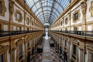 La resa della Galleria: "Suicidio aprire così"