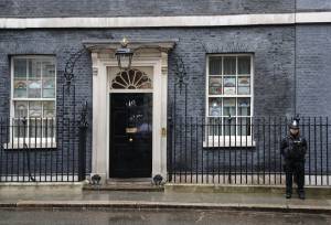 Party di Natale in pieno lockdown: bufera su Downing Street