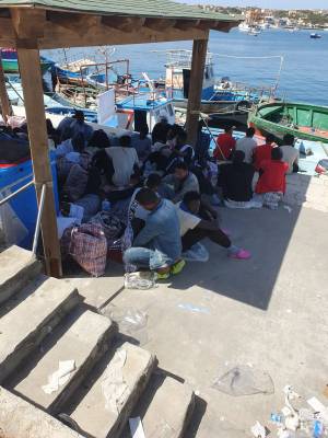 Nuovo sbarco a Lampedusa: così l'Isola esplode