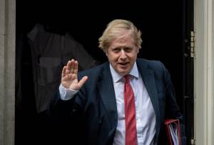 Mascherine e buon senso. La (falsa) ripartenza di BoJo