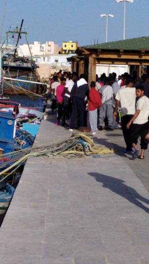 Non c'è tregua per Lampedusa. E la nave-quarantena non c'è