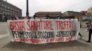 Migranti in protesta contro la sanatoria