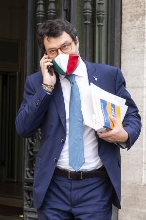 Open Arms, Salvini salvo grazie a ex 5S e renziani. La maggioranza si sfalda tra sospetti e vendette