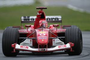 Leclerc lascia la Rossa giù dal podio