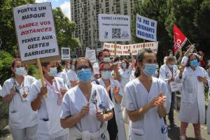 Scontri e arresti alle proteste del personale sanitario