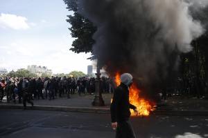 I ceceni contro i nordafricani: Francia messa a ferro e fuoco