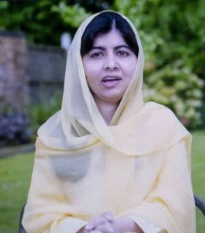 La rivincita di Malala: uno schiaffo ai talebani la laurea a Oxford