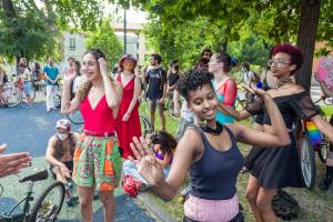 In strada a Milano per il Pride ma con poche mascherine