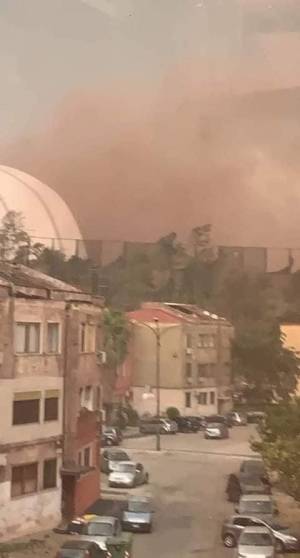 Taranto, tornado alza le polveri di minerale dell'acciaieria