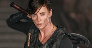 Charlize Theron, guerriera immortale e tormentata in "The Old Guard"