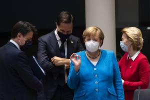 L'Italia si salva sul Recovery grazie all'asse Merkel-Macron