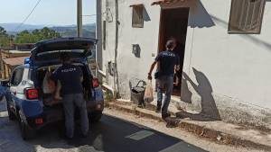 Agrigento, anziano telefona alla polizia: "Non mangio da giorni". E gli agenti portano il cibo