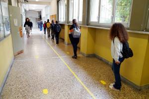 Scuola, si parte. Voi ragazzi sarete meglio dei politici