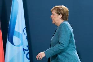 Una manovra in deficit: così Merkel vuole salvare la "locomotiva" tedesca