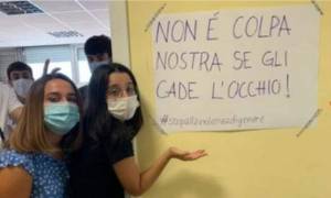 Preside vieta le gonne: "Ai prof cade l'occhio...". Scatta la protesta