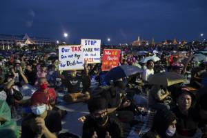 "La Thailandia al popolo". Marce e lettere contro il re