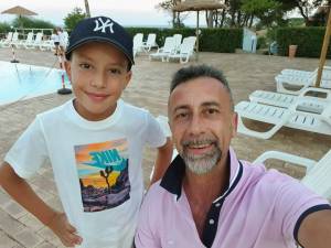 Prima lo annuncia su Facebook poi ammazza il figlio di 11 anni