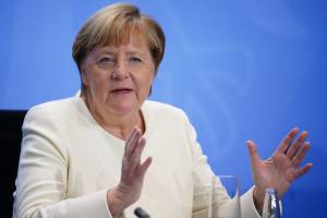 Cosa c'è dietro i tremori? Quelle voci sulla malattia della Merkel