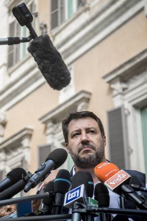 Scatta l'ora X per Salvini: "Ho difeso i confini italiani. Violenza alla Costituzione"