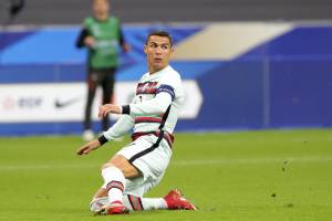 La sfida Messi-Ronaldo più triste di sempre. E con vista Tour Eiffel...