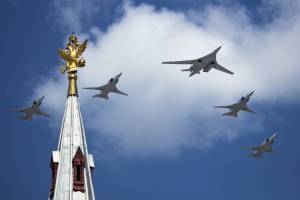 Decollano i bombardieri russi: ora si accende il fronte artico