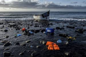 Lampedusa presa d'assalto. Oltre 600 arrivi in un giorno