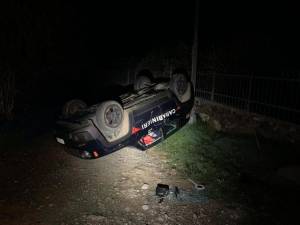 Sardegna, l'auto dei carabinieri distrutta dalla ruspa