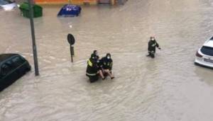 Alluvione a Crotone. Il sindaco: "Non uscite di casa"