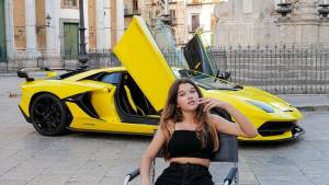 La supercar e le lolite della discordia. Il vero scandalo? Sono le foto brutte