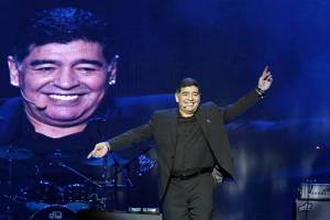 Maradona, cocktail fatale di cocaina e farmaci. L'ex compagno: "Iniziò con la droga già nell'81"