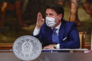 "Basta metodi sprezzanti...". E ​Conte sempre più in difficoltà