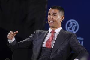 CR7 torna da Dubai e scoppia la bufera: "Per lui niente quarantena?"