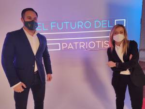 "Il futuro è dei patrioti": Meloni tuona contro ​Big Tech e "potentati"