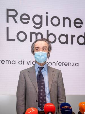 Fontana: "Mi sembra che la Lombardia possa rimanere in zona gialla"