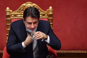 Conte in versione call-center: "Così elemosina voti in Senato"