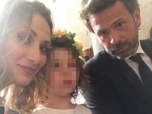 Coppia cade nel dirupo: mamma e papà muoiono davanti alla figlioletta