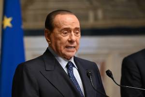 La priorità di Berlusconi "Produrre vaccini in Italia"