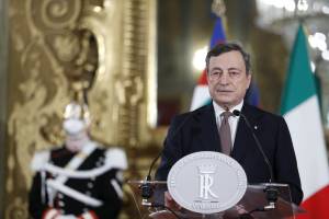 Draghi piace agli italiani. Ma i sondaggi possono diventar un "boomerang"