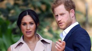 "Fuori dalla famiglia reale" Harry e Meghan liquidati