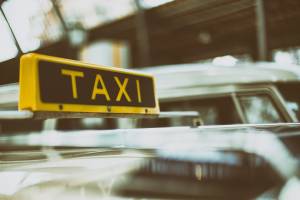 Che code per un taxi… ma Gualtieri pensa in grande