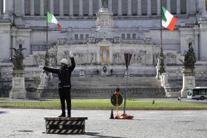 L'Italia dopo Pasqua: chiusure prorogate fino all'11 aprile. Scontro sulla scuola aperta in zona rossa