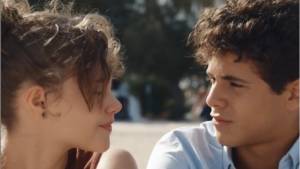 “Sulla stessa onda”, teen movie italiano su amore e malattia