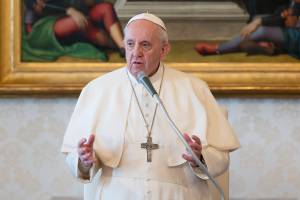 Il Papa: rosario no-stop per far finire il Covid