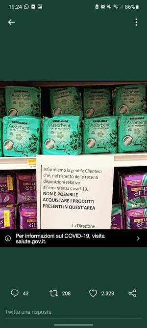 Assorbenti vietati dopo le 18: "O dimostri di averne necessità"