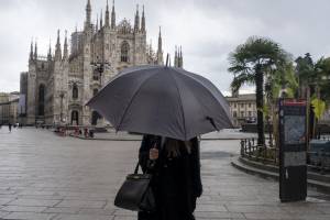 Tra inferno e abisso Italia divisa: il Sud brucia ma il Nord è sott'acqua